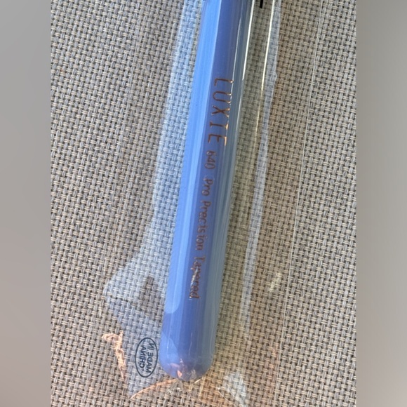 Luxie 640 Pro Precision Tapered Brush - Picture 4 of 4